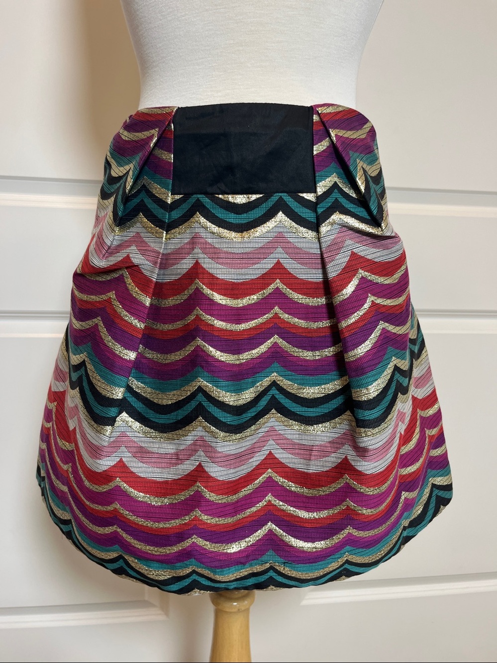 See By Chloe Metallic Multicolor Scallop A-Line Skirt
Size 6